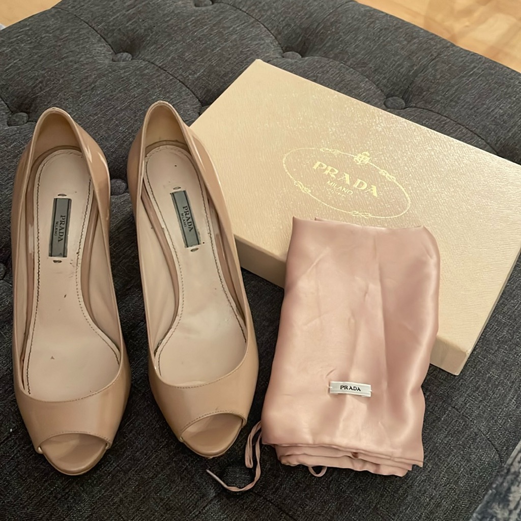 Prada Vernice Basic Pumps
